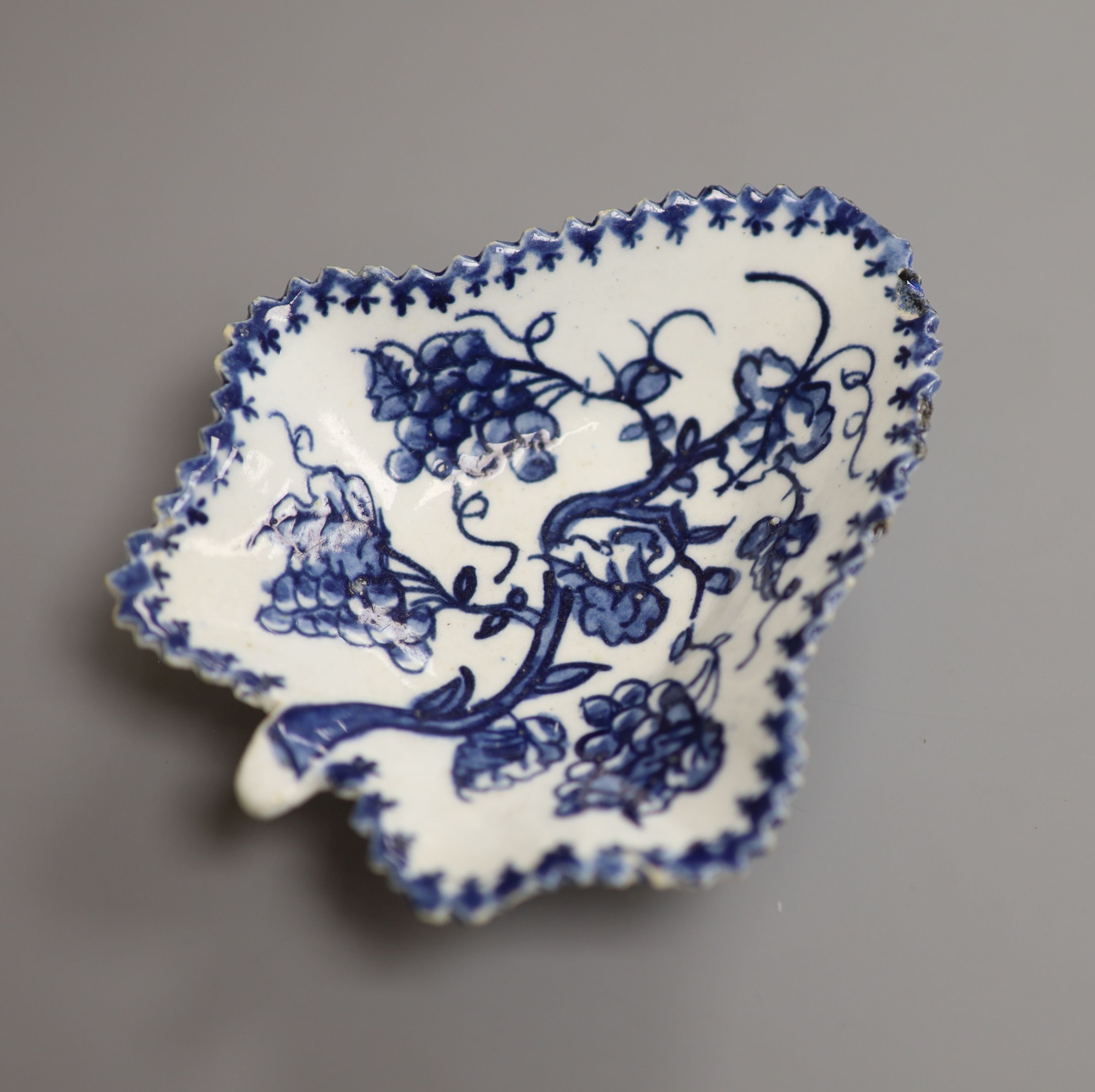 A Lowestoft leaf shaped dish, with grape vines, c.1775, length 10cm